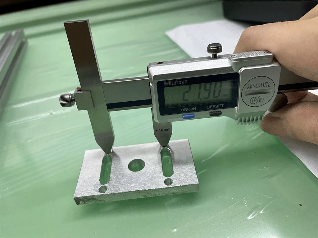 photo of Mitutoyo Edge-to-Point Caliper