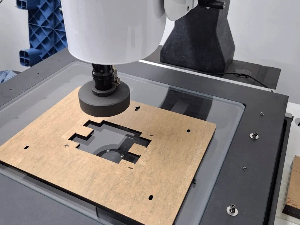Photo of close-up operation of 2D vision measuring system