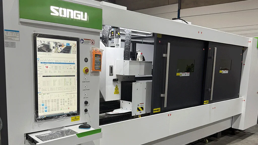 Photo of side view protective exterior closure of fiber laser cutting machine