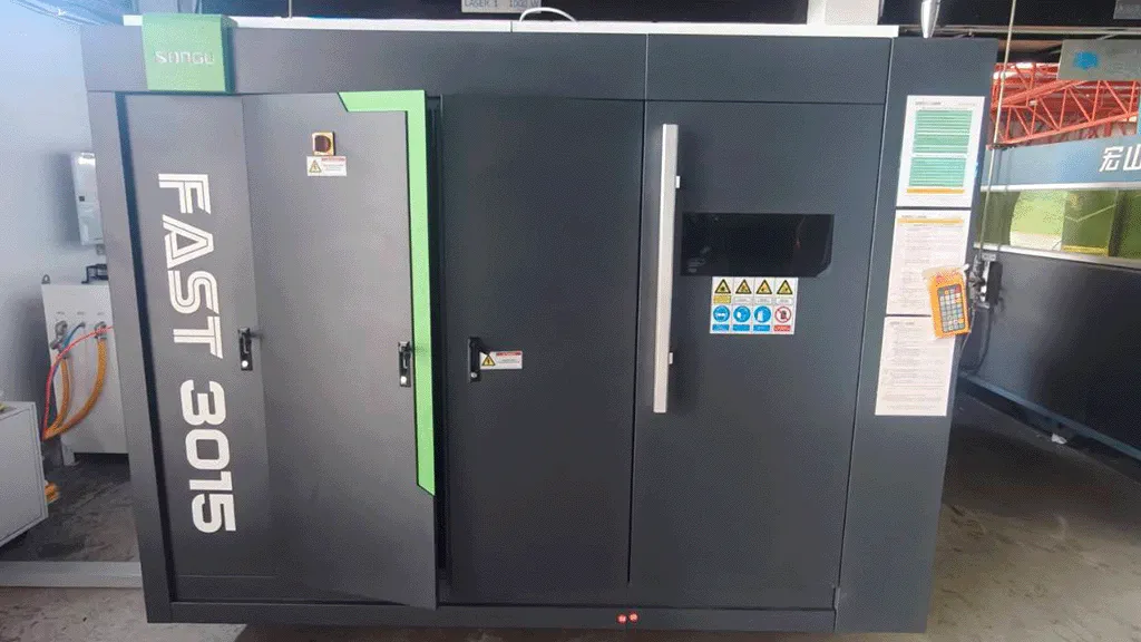 Photo of front view protective exterior closure of fiber laser cutting machine