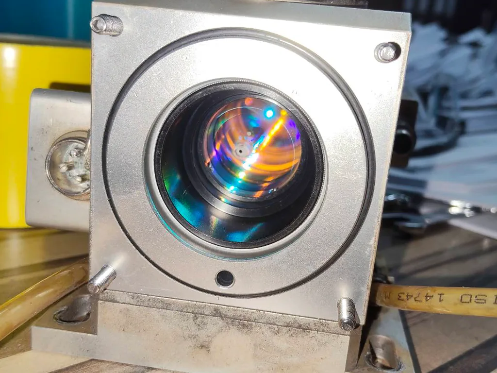 Focusing lens on-site photo