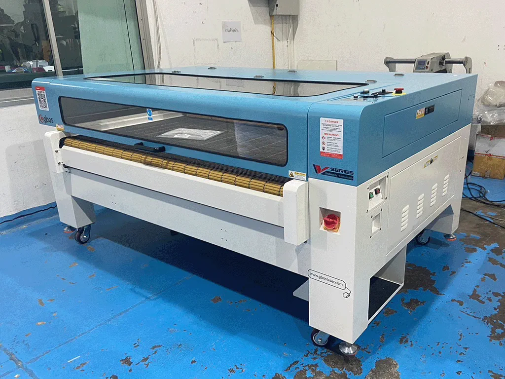 Photo of laser cutting machine with feed-in mesh bed.