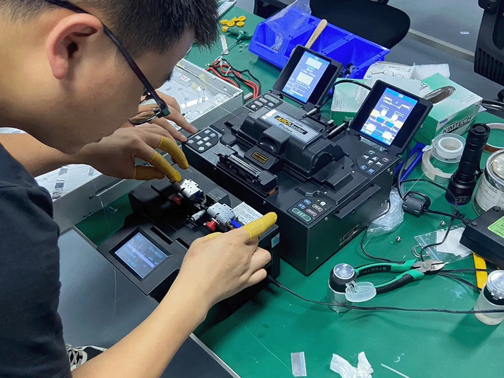 Photo of engineer performing fiber cable fusion